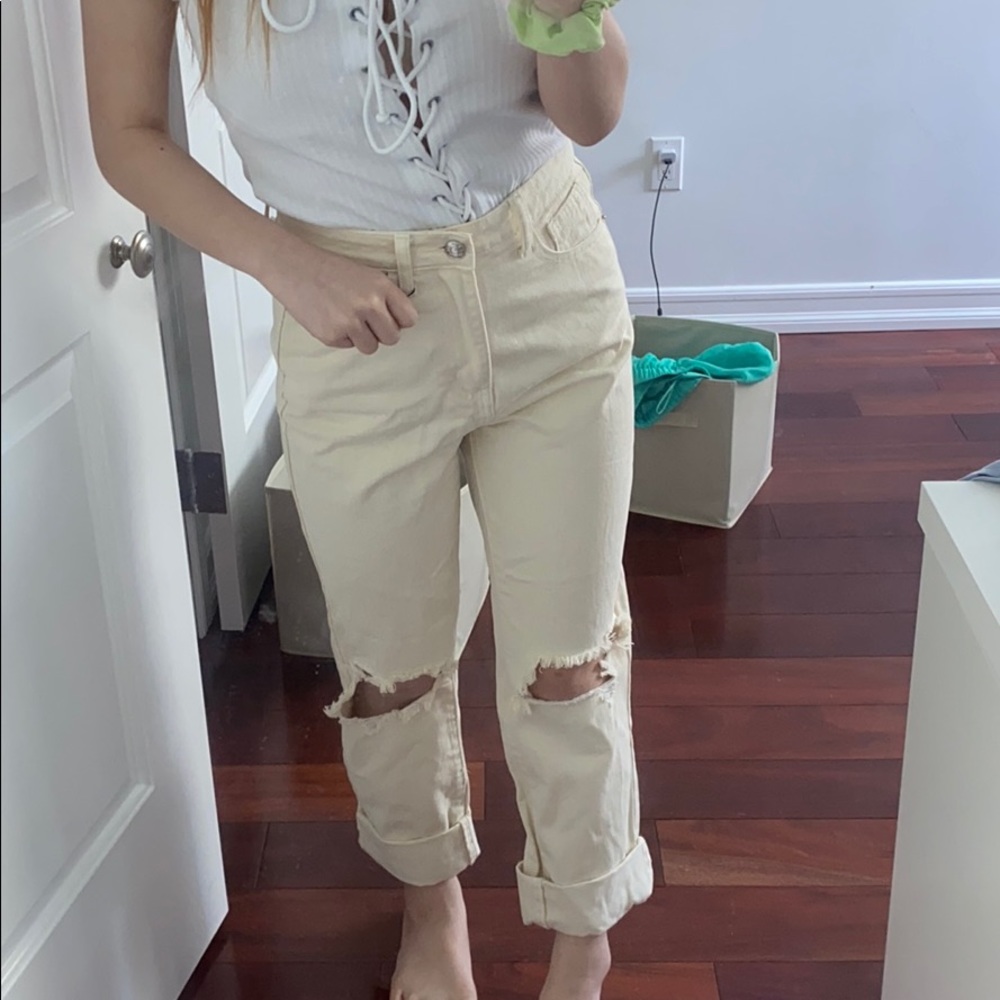 HIGH WAISTED  MOM JEANS